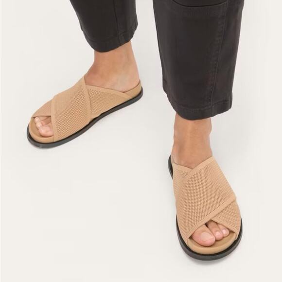 EVERLANE The ReKnit Form Crossover Sandal in Tan Caramel Slip On Comfort 8 NEW - Picture 6 of 11
